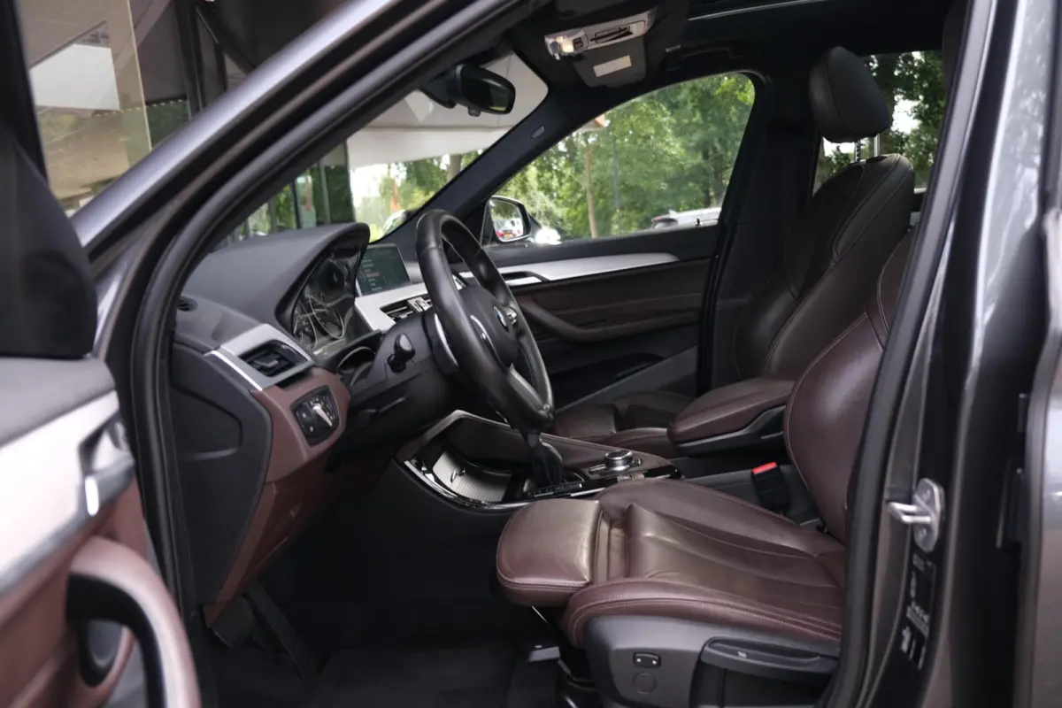 sDrive20i Centennial High Executive|Rijklaar!|M-Sport|Pano|HUD|Camera|Trekhaak|Stoelverwarming