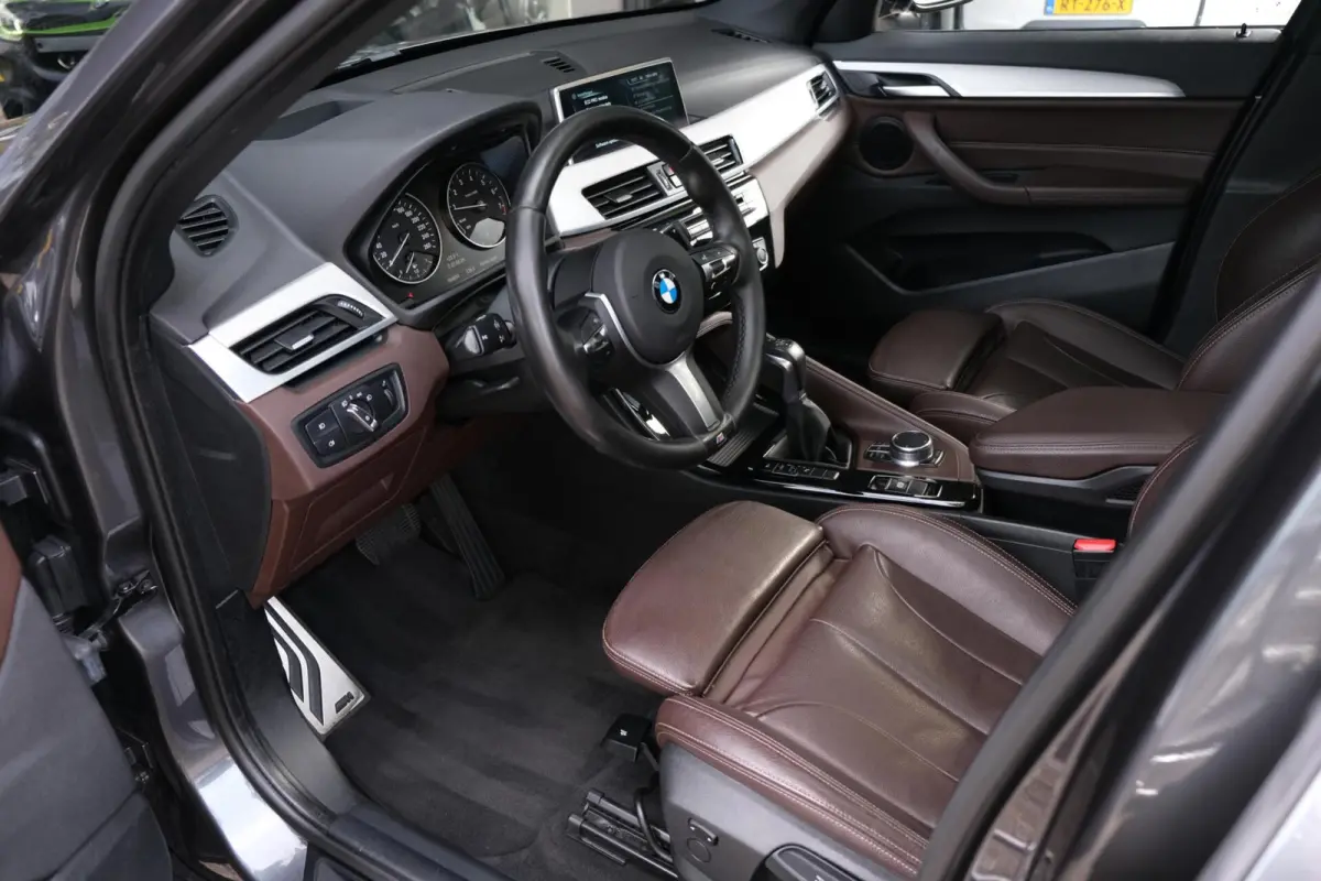 sDrive20i Centennial High Executive|Rijklaar!|M-Sport|Pano|HUD|Camera|Trekhaak|Stoelverwarming