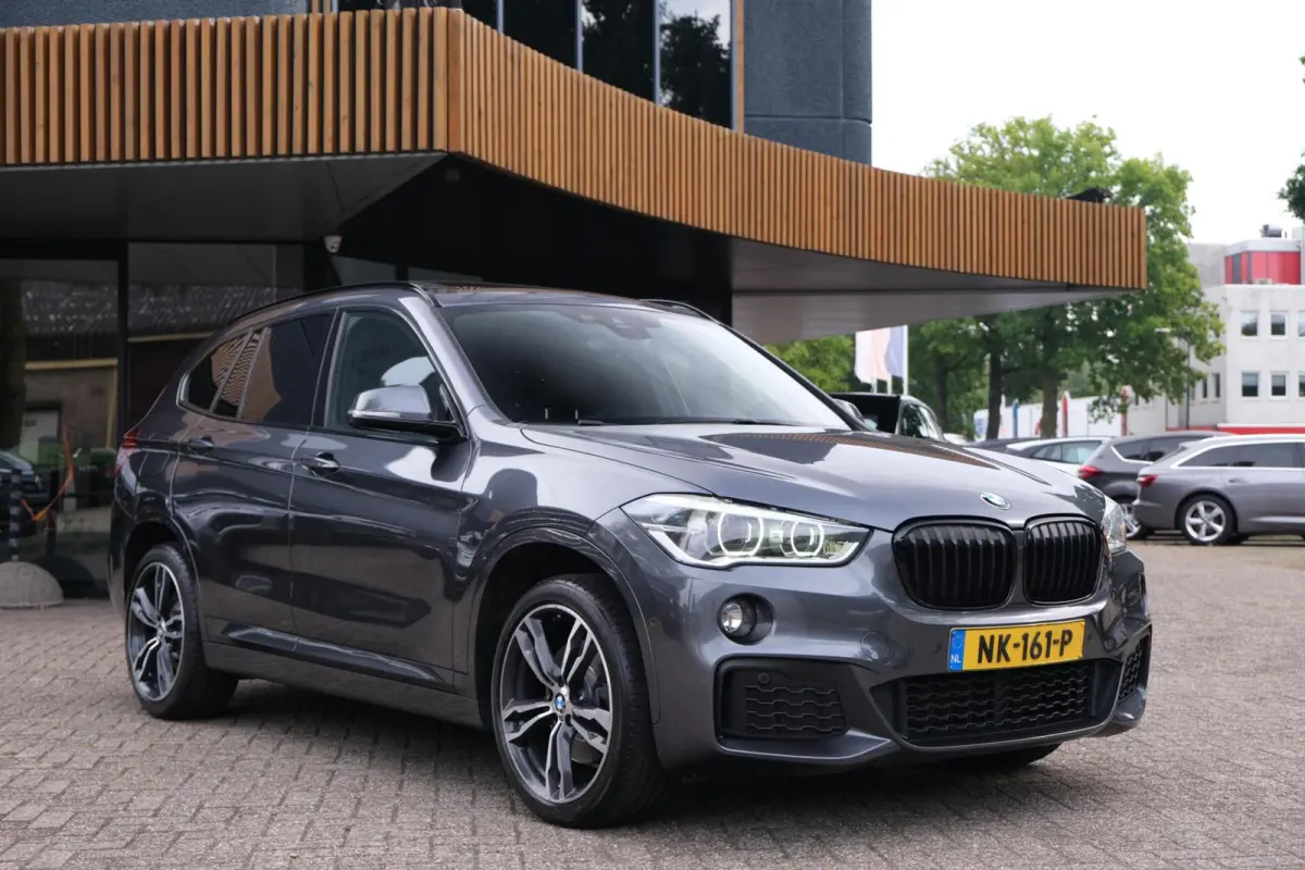 sDrive20i Centennial High Executive|Rijklaar!|M-Sport|Pano|HUD|Camera|Trekhaak|Stoelverwarming