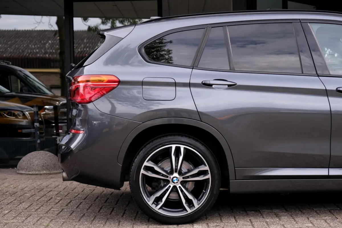 sDrive20i Centennial High Executive|Rijklaar!|M-Sport|Pano|HUD|Camera|Trekhaak|Stoelverwarming