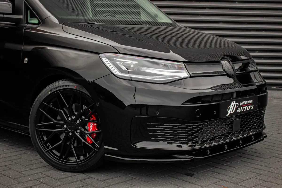 2.0 TDI 122PK DSG JB-EDITION / MAXTRON / SIDE- BARS / VERLAAGD / ELEK- PAKKET / PDC / CAMERA / BLACK OPS