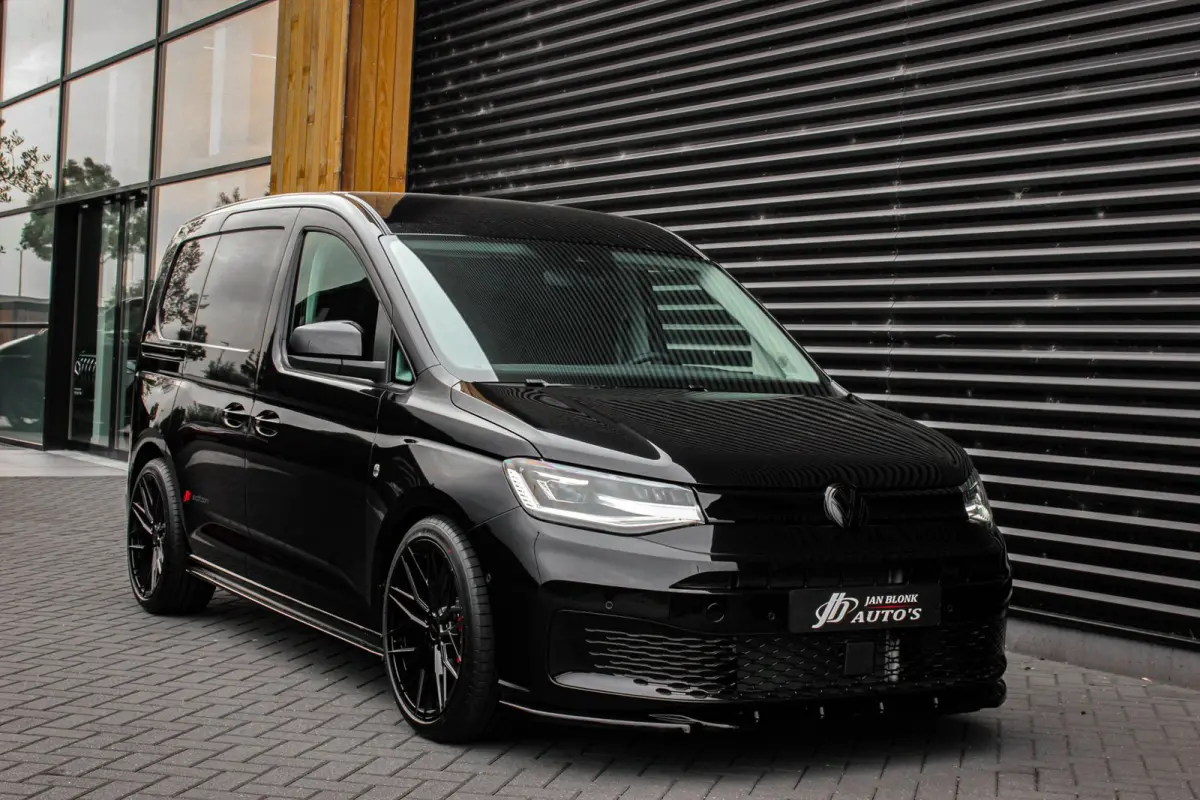 2.0 TDI 122PK DSG JB-EDITION / MAXTRON / SIDE- BARS / VERLAAGD / ELEK- PAKKET / PDC / CAMERA / BLACK OPS