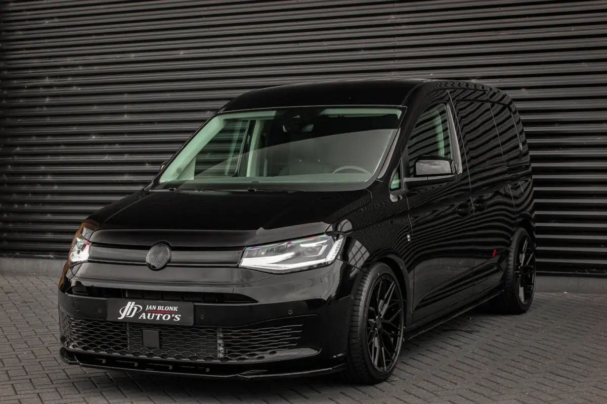 2.0 TDI 122PK DSG JB-EDITION / MAXTRON / SIDE- BARS / VERLAAGD / ELEK- PAKKET / PDC / CAMERA / BLACK OPS