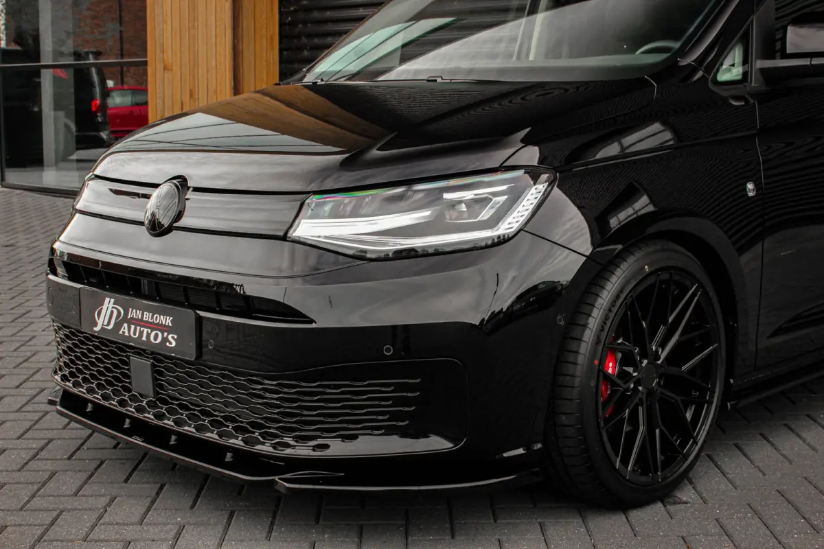 2.0 TDI 122PK DSG JB-EDITION / MAXTRON / SIDE- BARS / VERLAAGD / ELEK- PAKKET / PDC / CAMERA / BLACK OPS