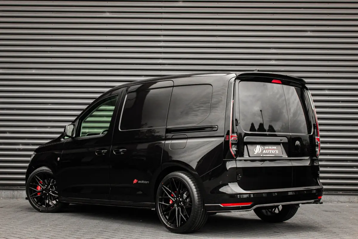 2.0 TDI 122PK DSG JB-EDITION / MAXTRON / SIDE- BARS / VERLAAGD / ELEK- PAKKET / PDC / CAMERA / BLACK OPS