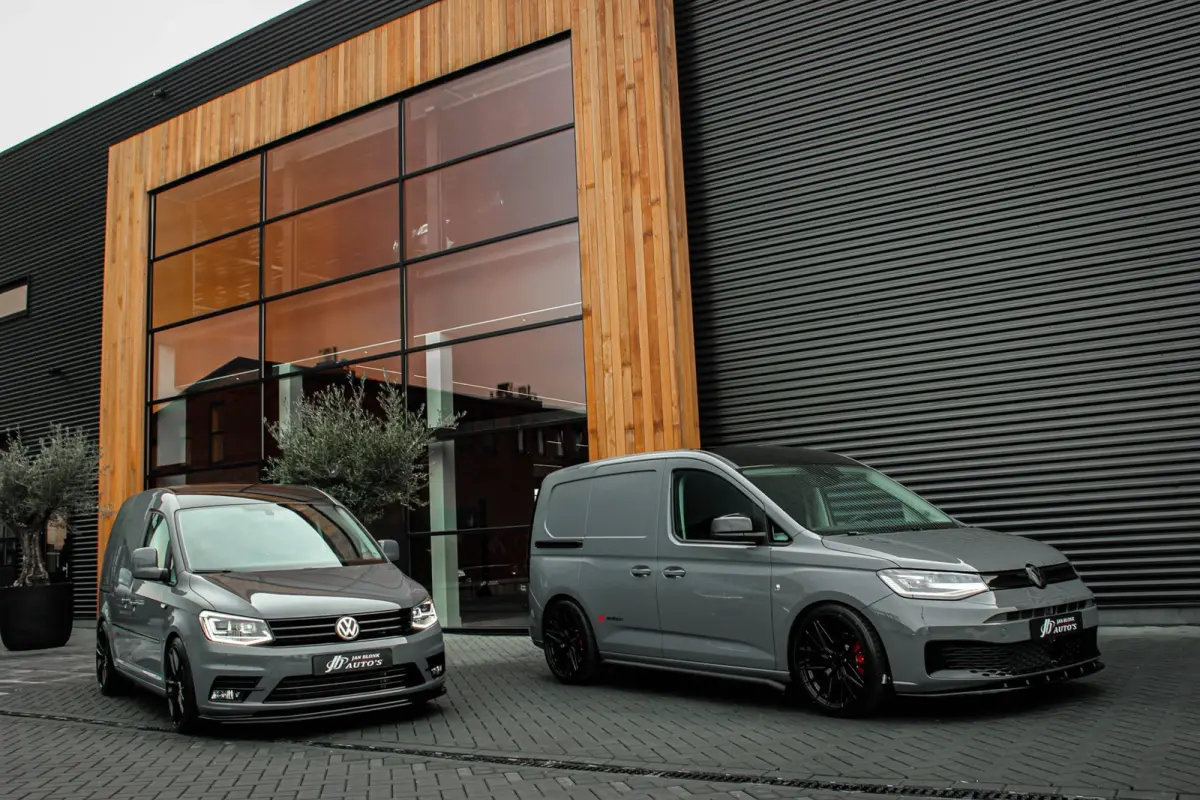 2.0 TDI 122PK DSG JB-EDITION / MAXTRON / SIDE- BARS / VERLAAGD / ELEK- PAKKET / PDC / CAMERA / BLACK OPS