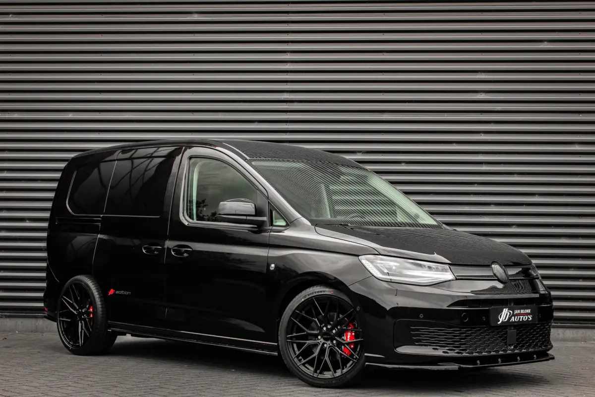 2.0 TDI 122PK DSG JB-EDITION / MAXTRON / SIDE- BARS / VERLAAGD / ELEK- PAKKET / PDC / CAMERA / BLACK OPS