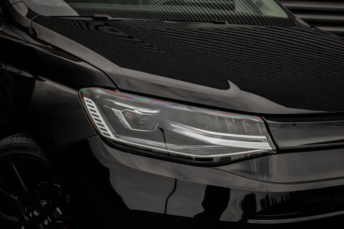 2.0 TDI 122PK DSG JB-EDITION / MAXTRON / SIDE- BARS / VERLAAGD / ELEK- PAKKET / PDC / CAMERA / BLACK OPS
