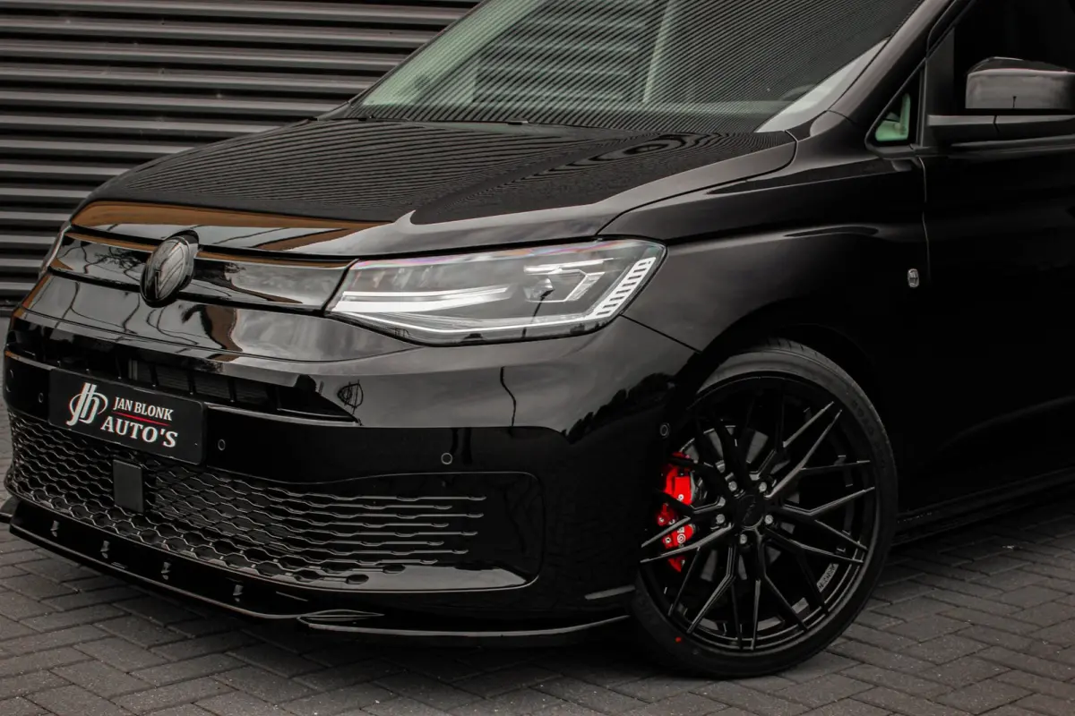2.0 TDI 122PK DSG JB-EDITION / MAXTRON / SIDE- BARS / VERLAAGD / ELEK- PAKKET / PDC / CAMERA / BLACK OPS