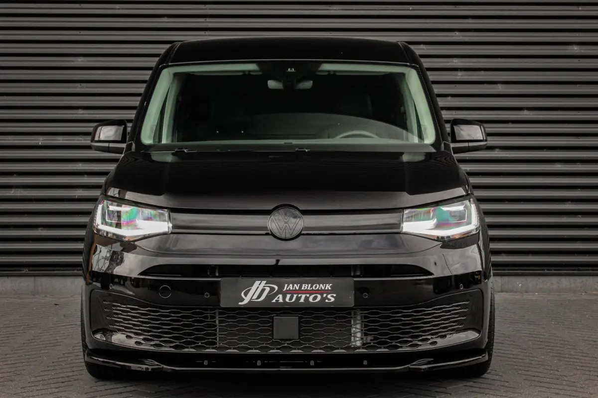 2.0 TDI 122PK DSG JB-EDITION / MAXTRON / SIDE- BARS / VERLAAGD / ELEK- PAKKET / PDC / CAMERA / BLACK OPS