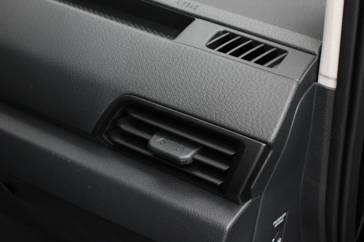 2.0 TDI 122PK DSG JB-EDITION / MAXTRON / SIDE- BARS / VERLAAGD / ELEK- PAKKET / PDC / CAMERA / BLACK OPS