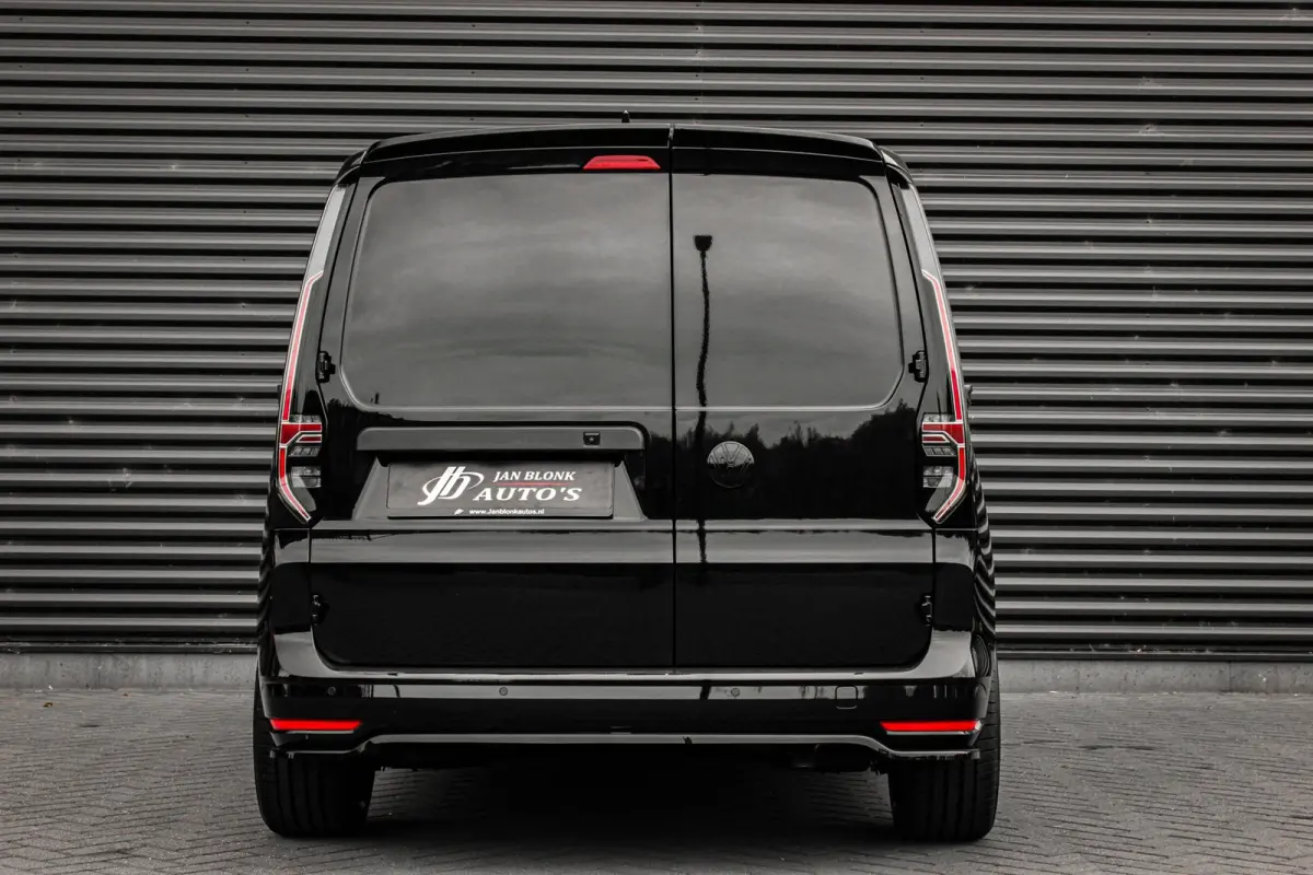 2.0 TDI 122PK DSG JB-EDITION / MAXTRON / SIDE- BARS / VERLAAGD / ELEK- PAKKET / PDC / CAMERA / BLACK OPS