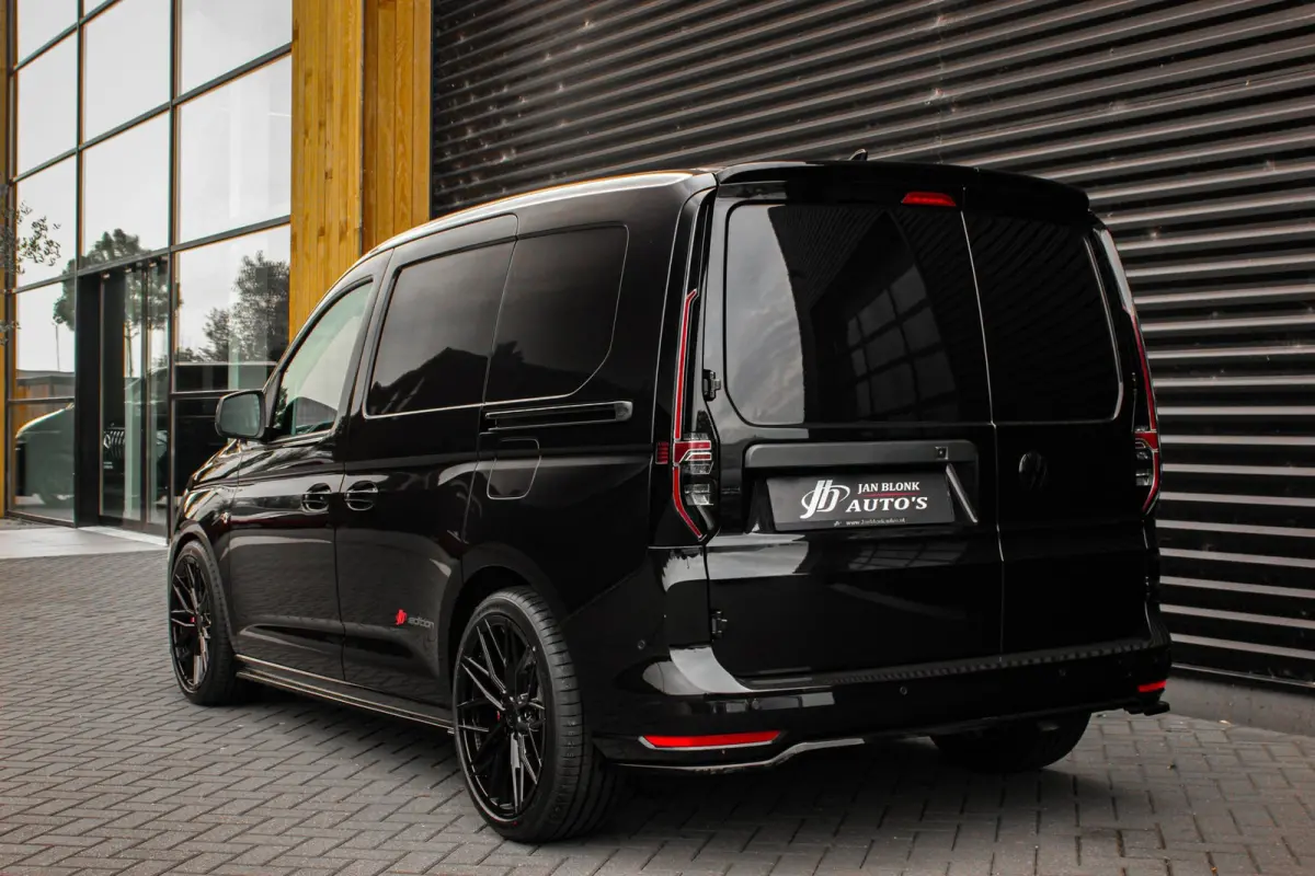 2.0 TDI 122PK DSG JB-EDITION / MAXTRON / SIDE- BARS / VERLAAGD / ELEK- PAKKET / PDC / CAMERA / BLACK OPS