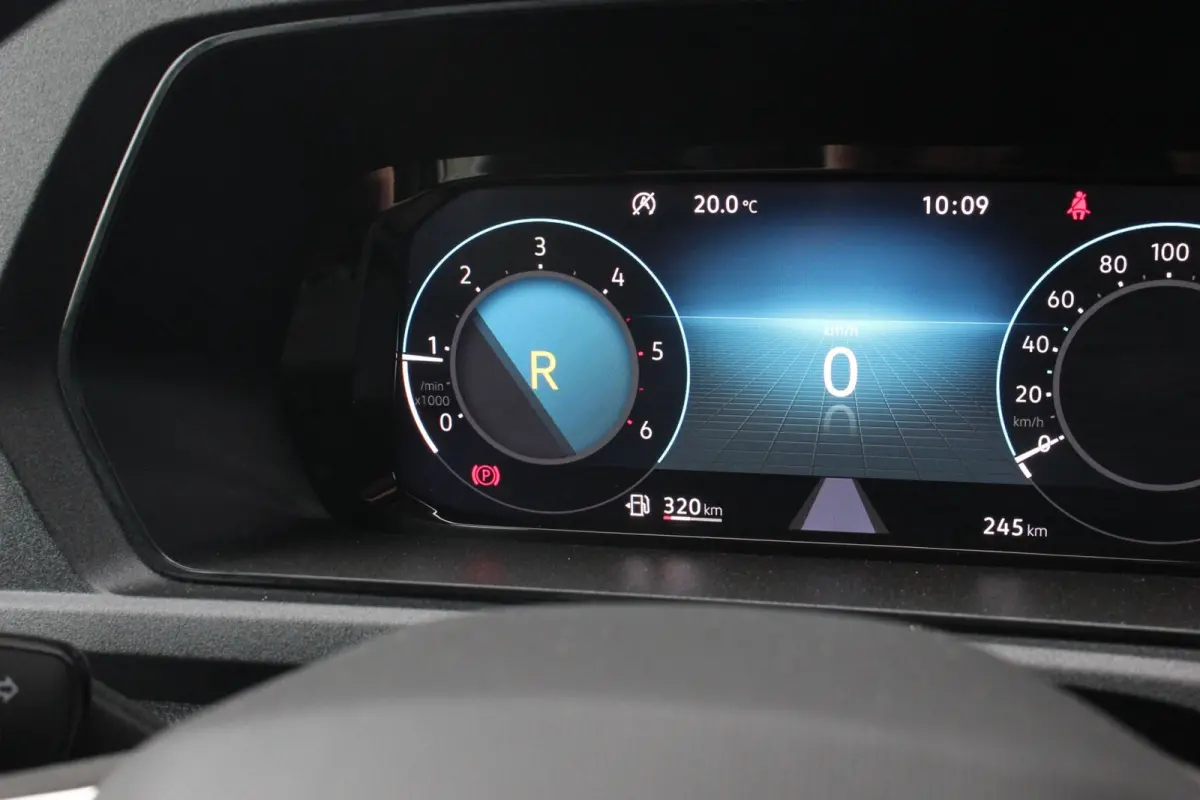 2.0 TDI 122PK DSG JB-EDITION / MAXTRON / SIDE- BARS / VERLAAGD / ELEK- PAKKET / PDC / CAMERA / BLACK OPS