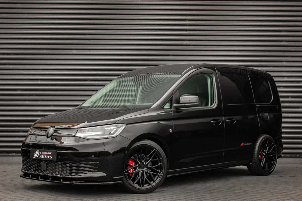 2.0 TDI 122PK DSG JB-EDITION / MAXTRON / SIDE- BARS / VERLAAGD / ELEK- PAKKET / PDC / CAMERA / BLACK OPS
