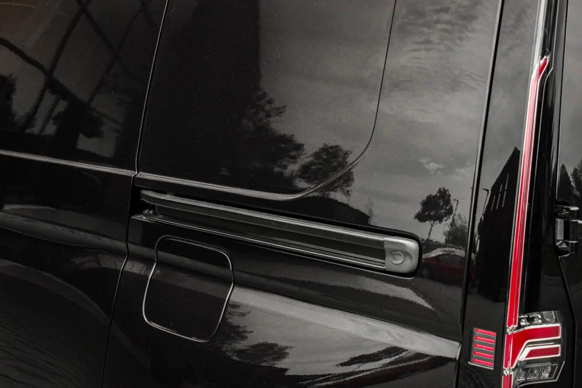 2.0 TDI 122PK DSG JB-EDITION / MAXTRON / SIDE- BARS / VERLAAGD / ELEK- PAKKET / PDC / CAMERA / BLACK OPS