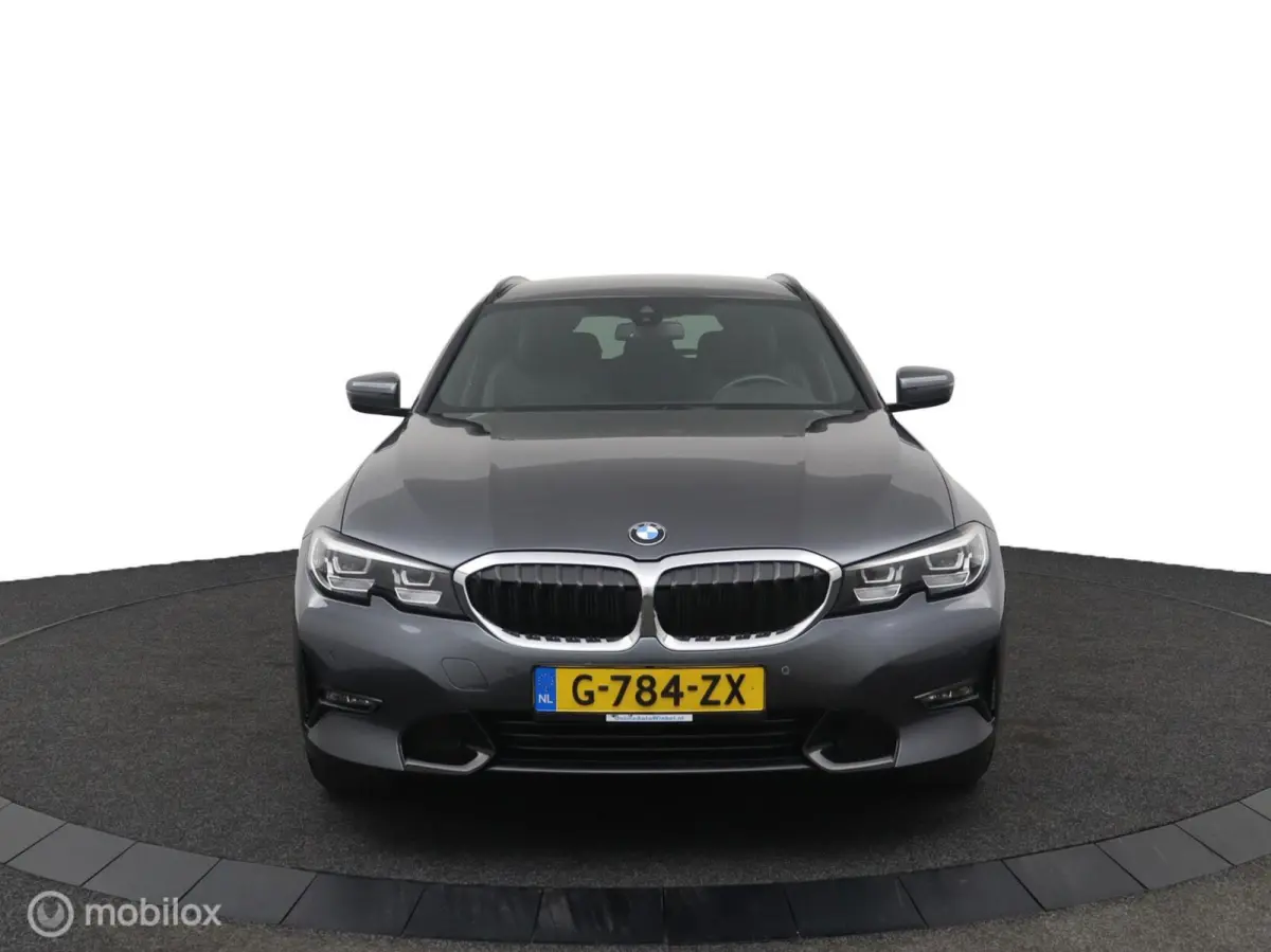320i Executive