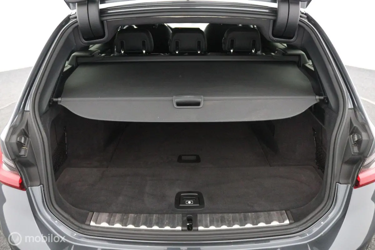 320i Executive