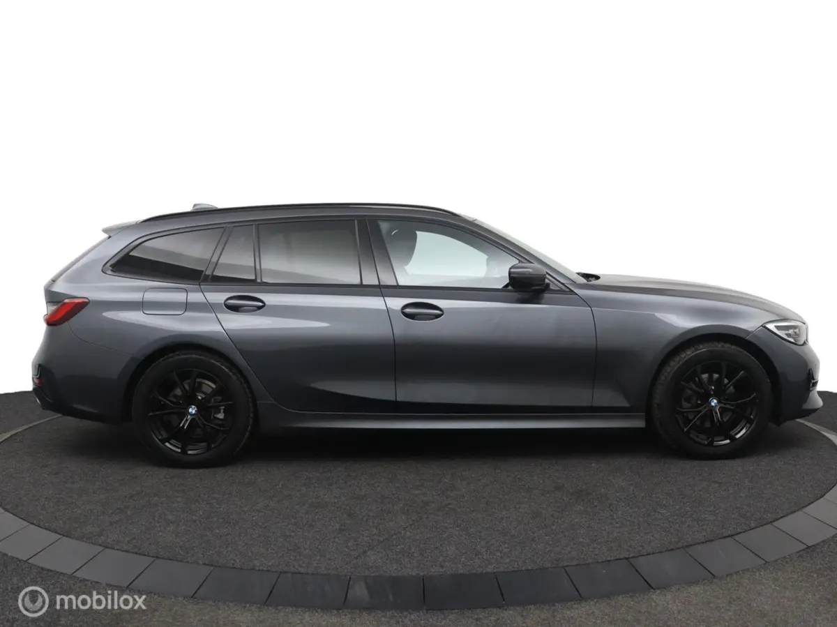 320i Executive