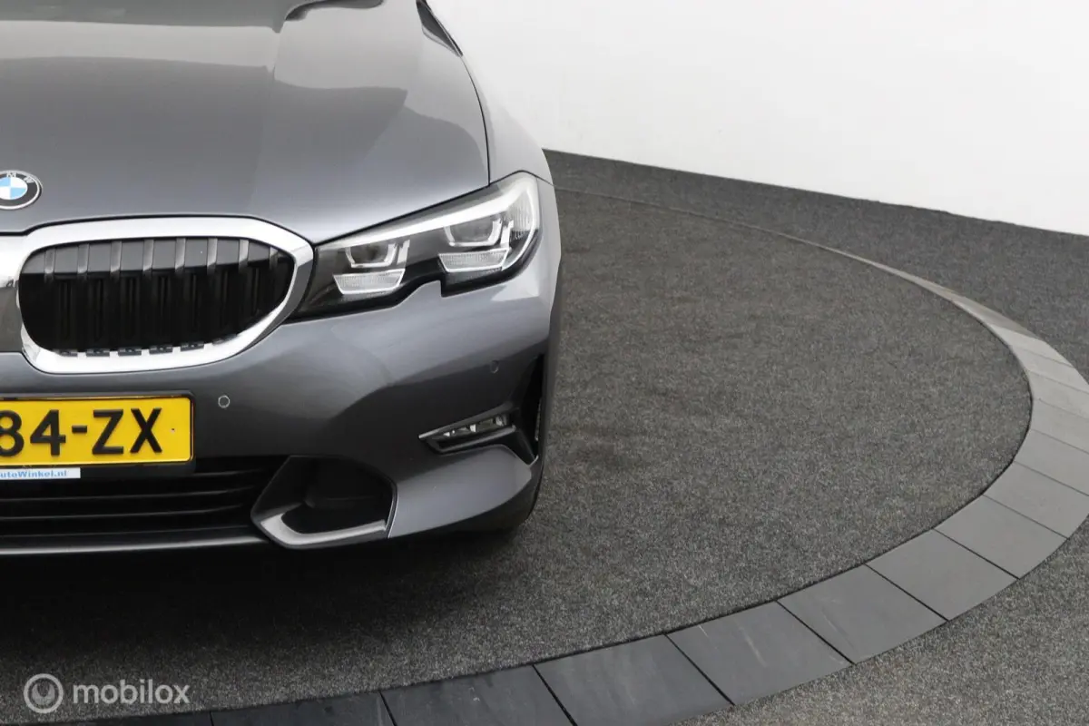 320i Executive
