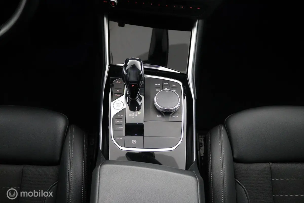 320i Executive