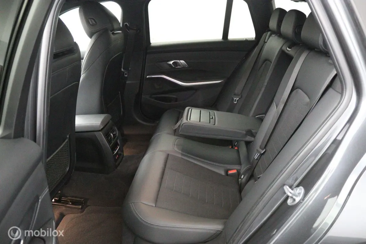 320i Executive