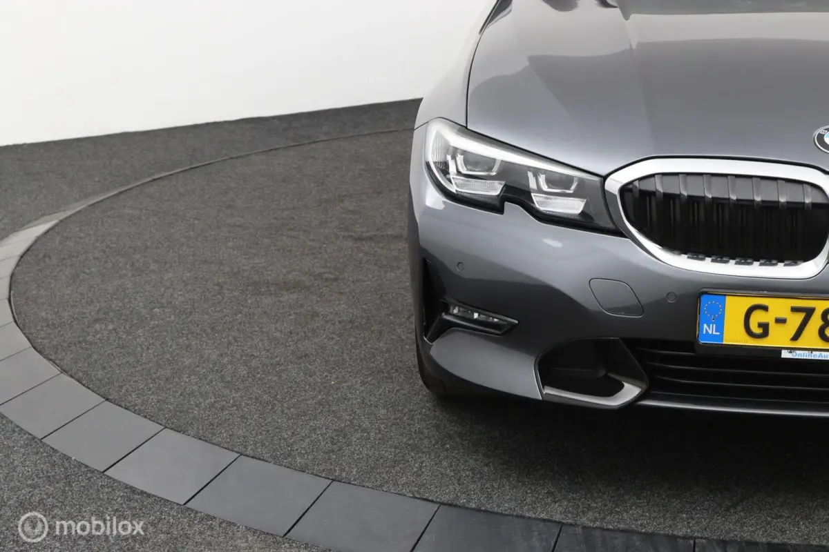320i Executive