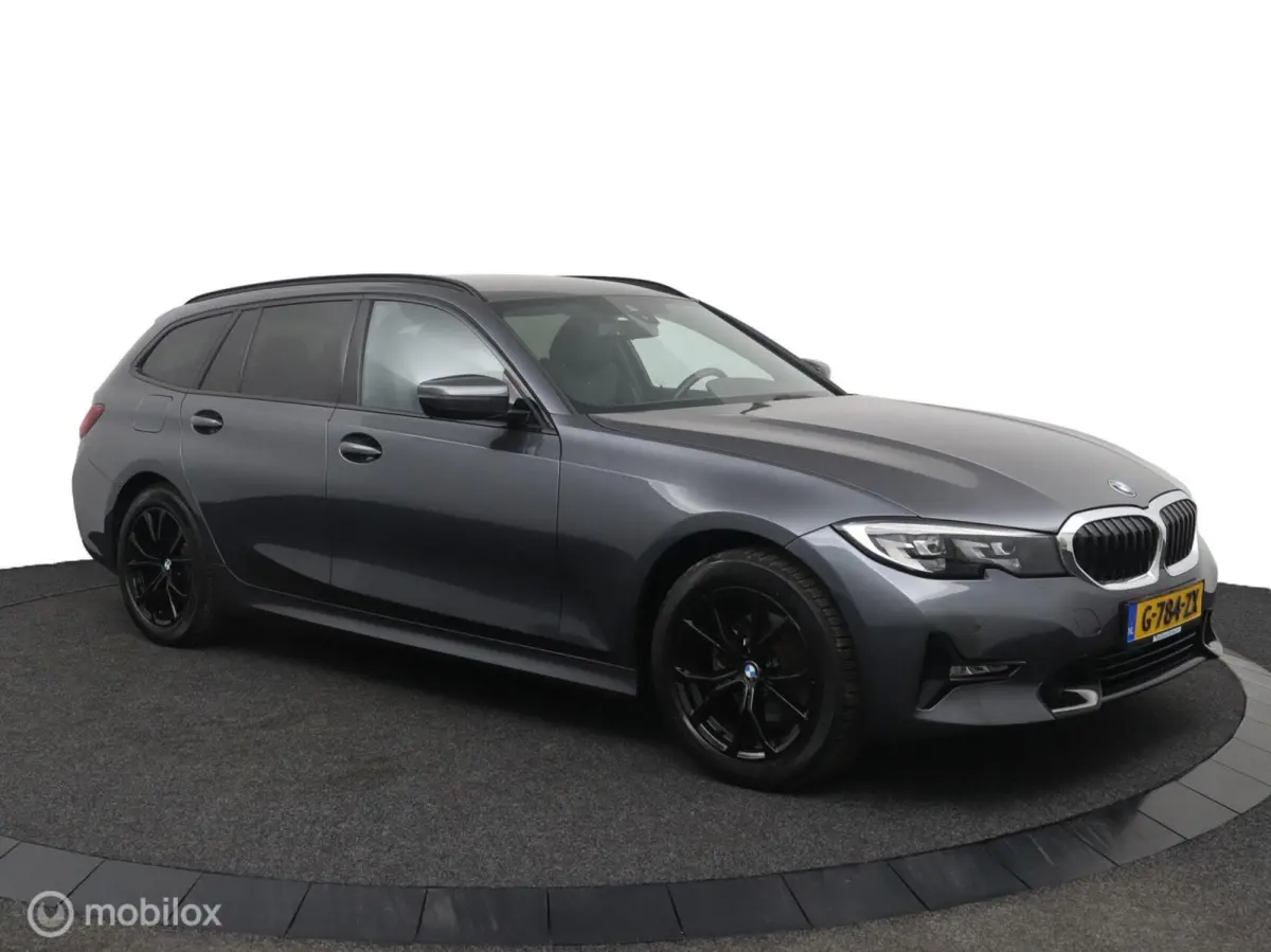 320i Executive