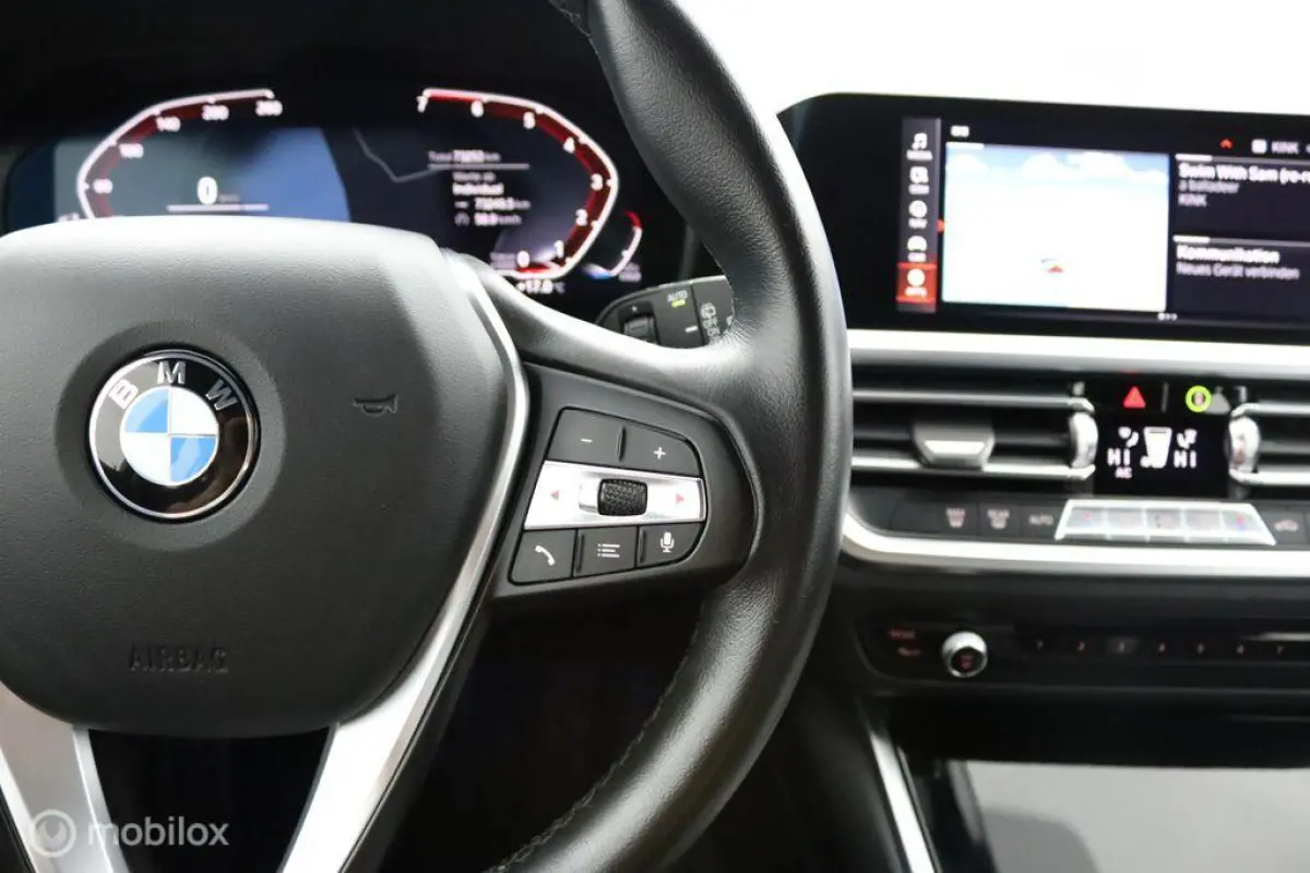 320i Executive