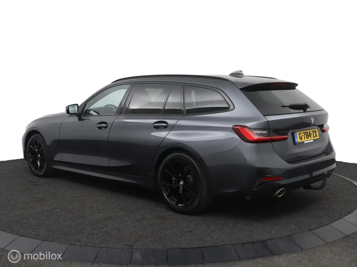320i Executive