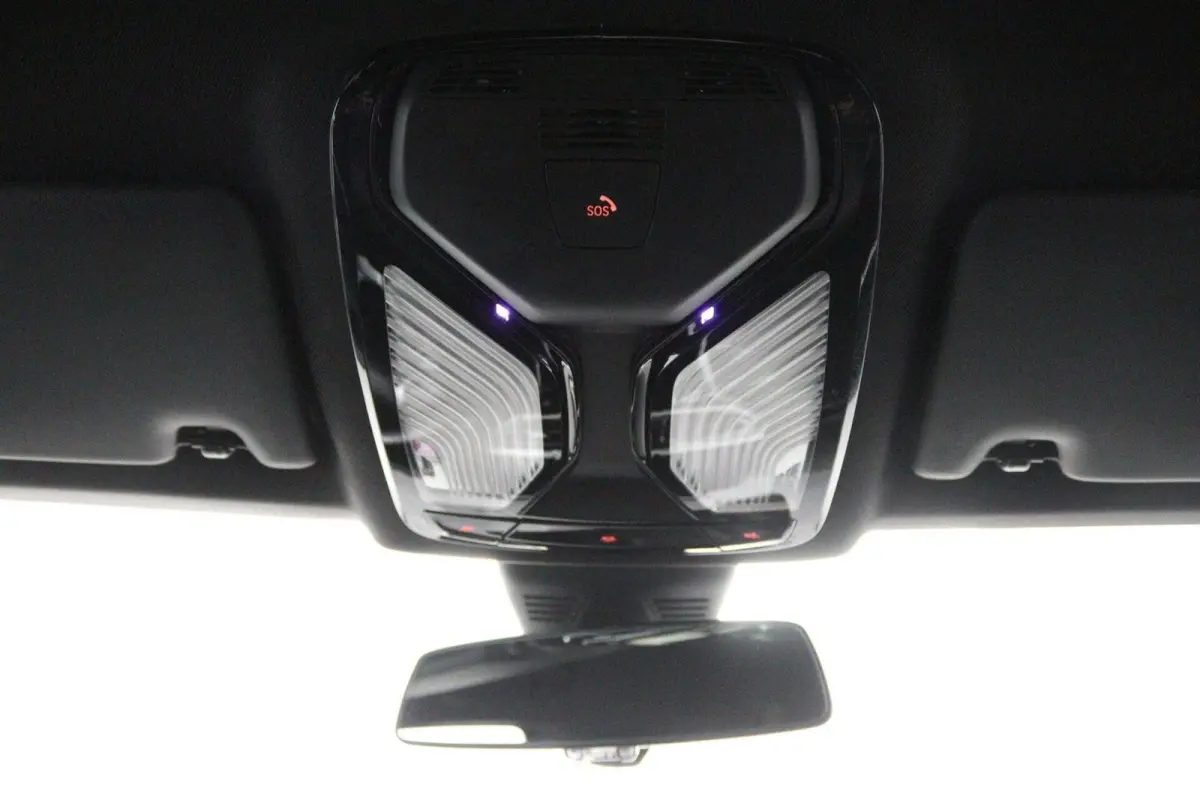 320i Executive