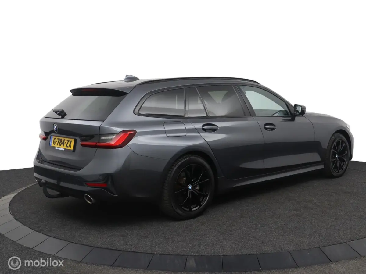 320i Executive