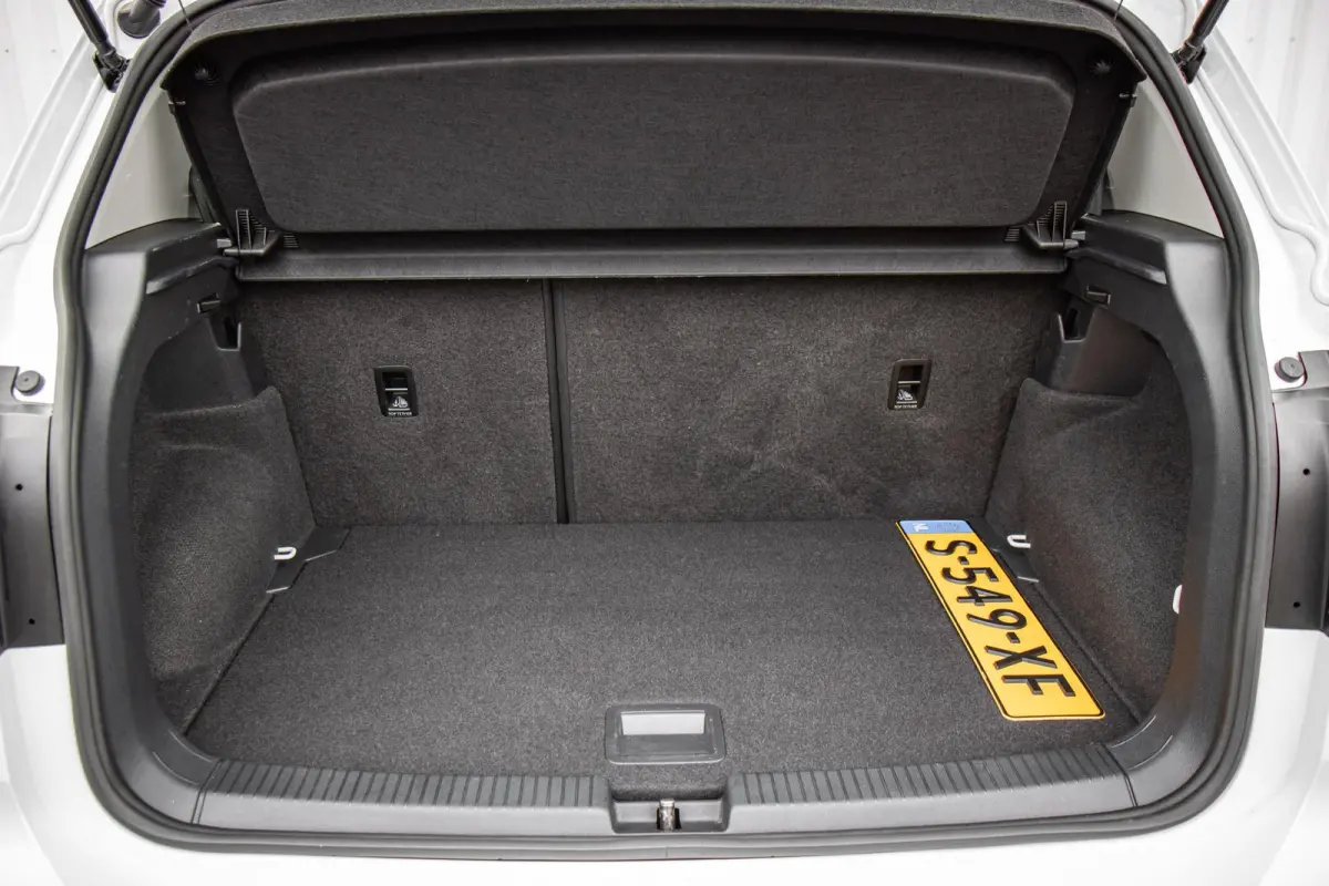 1.0 TSI 95pk Life Business | Stoelverwarming | Adaptive Cruise | Dodehoek detectie | 16'' Lichtmetalen Velgen