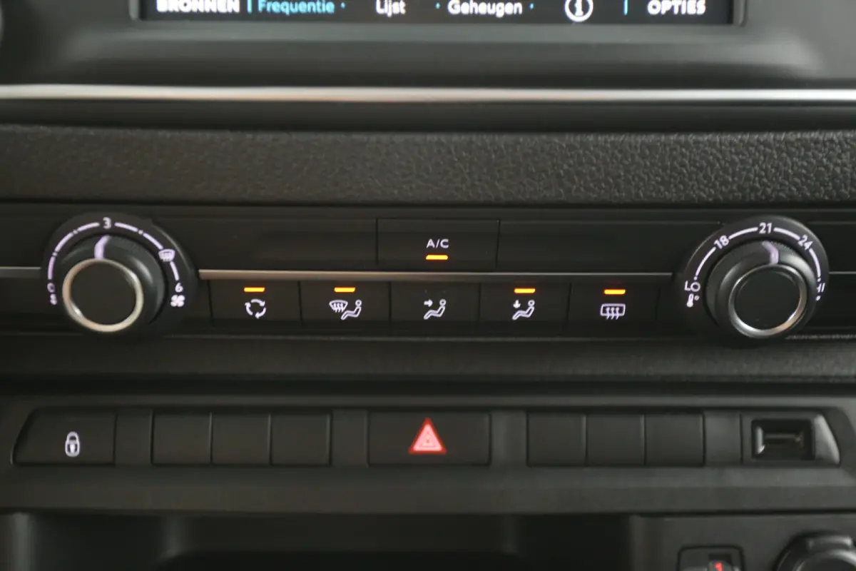Long Premium 75 kWh L3H1 Long Range | Snelladen | SOH 98% | DC | 6 Zits | Airco | Camera | Cruise | Carplay | 3 Zits | 2xSchuifdeur