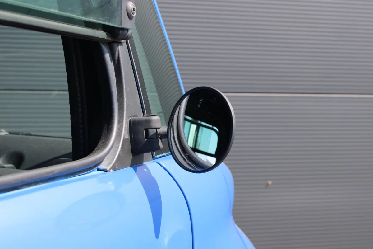 | Lichtmetaal | Panoramadak | Bluetooth |Unieke kleurstelling| LED verlichting | Donkere ramen achter |