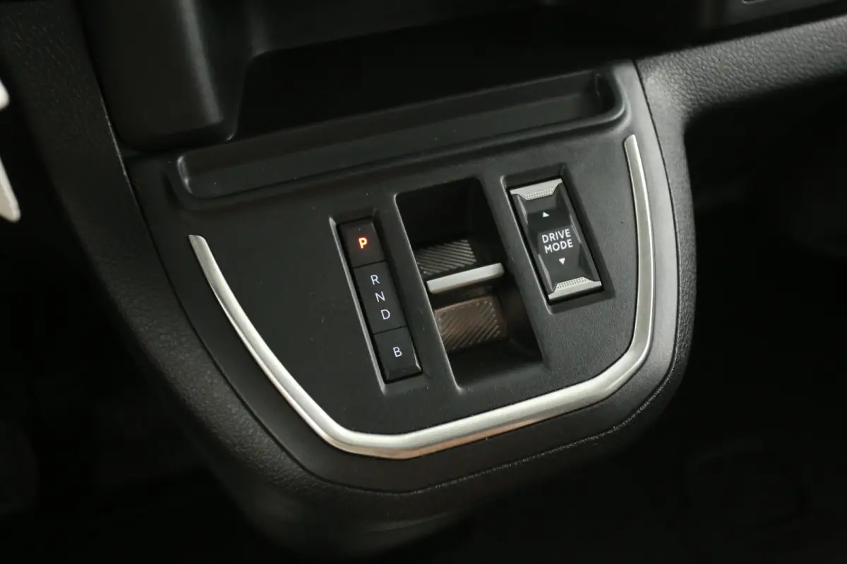 Elektrisch Long Premium 75 kWh L3H1 Long Range | Snelladen | SOH 98% | DC | 6 Zits | Airco | Camera | Cruise | Carplay | 3 Zits | 2xSchuifdeur
