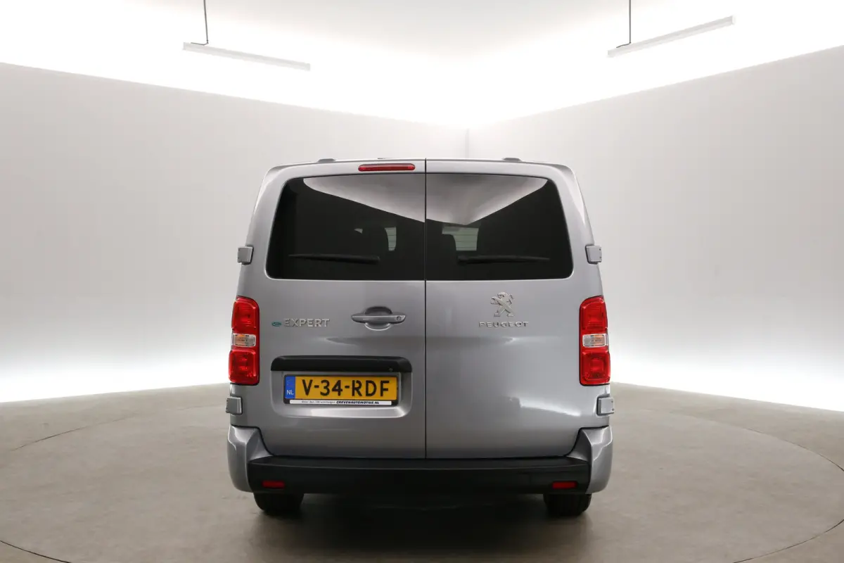 Elektrisch Long Premium 75 kWh L3H1 Long Range | Snelladen | SOH 98% | DC | 6 Zits | Airco | Camera | Cruise | Carplay | 3 Zits | 2xSchuifdeur
