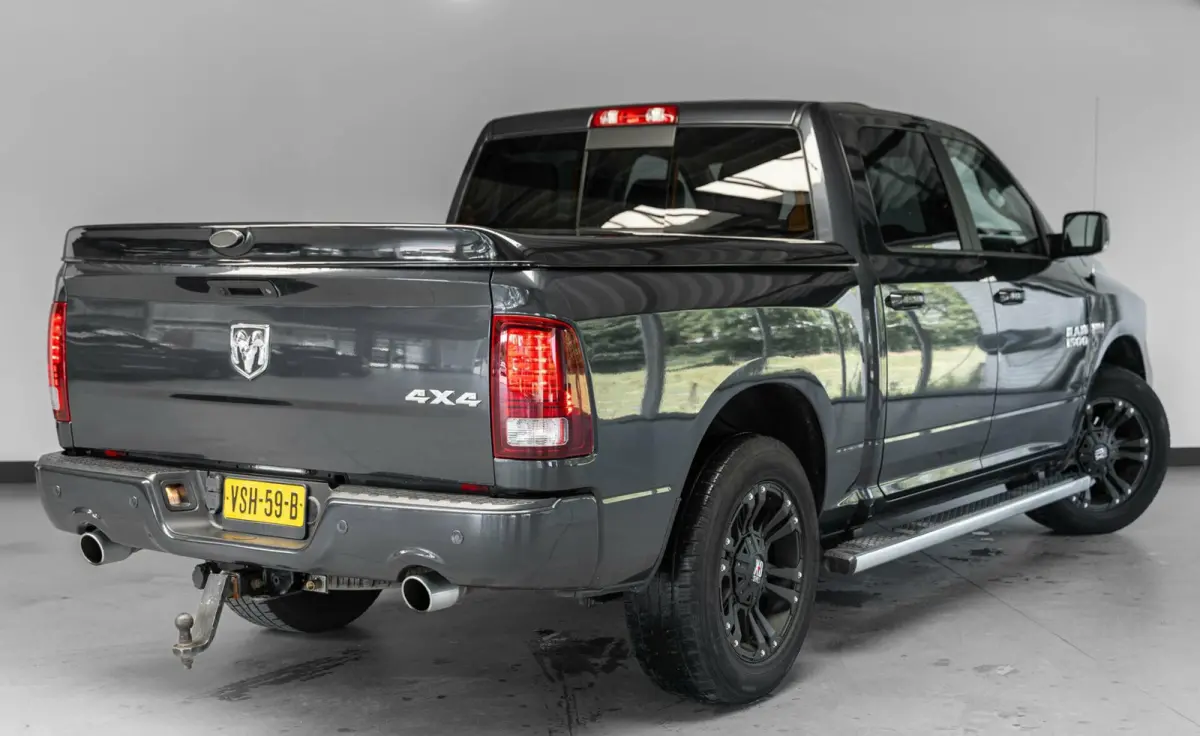 1500 4X4 5.7 V8 4x4 Quad Cab 6'4 Pano Stoelverk.