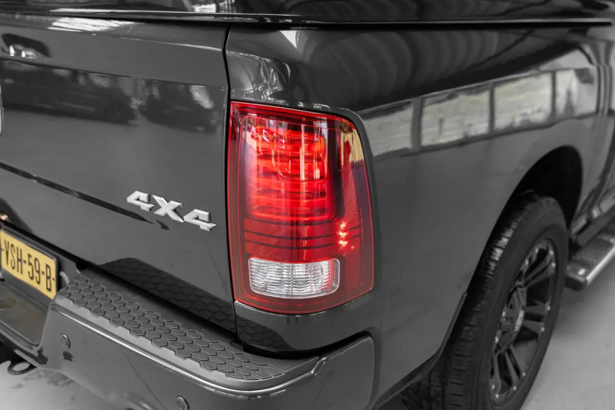 1500 4X4 5.7 V8 4x4 Quad Cab 6'4 Pano Stoelverk.