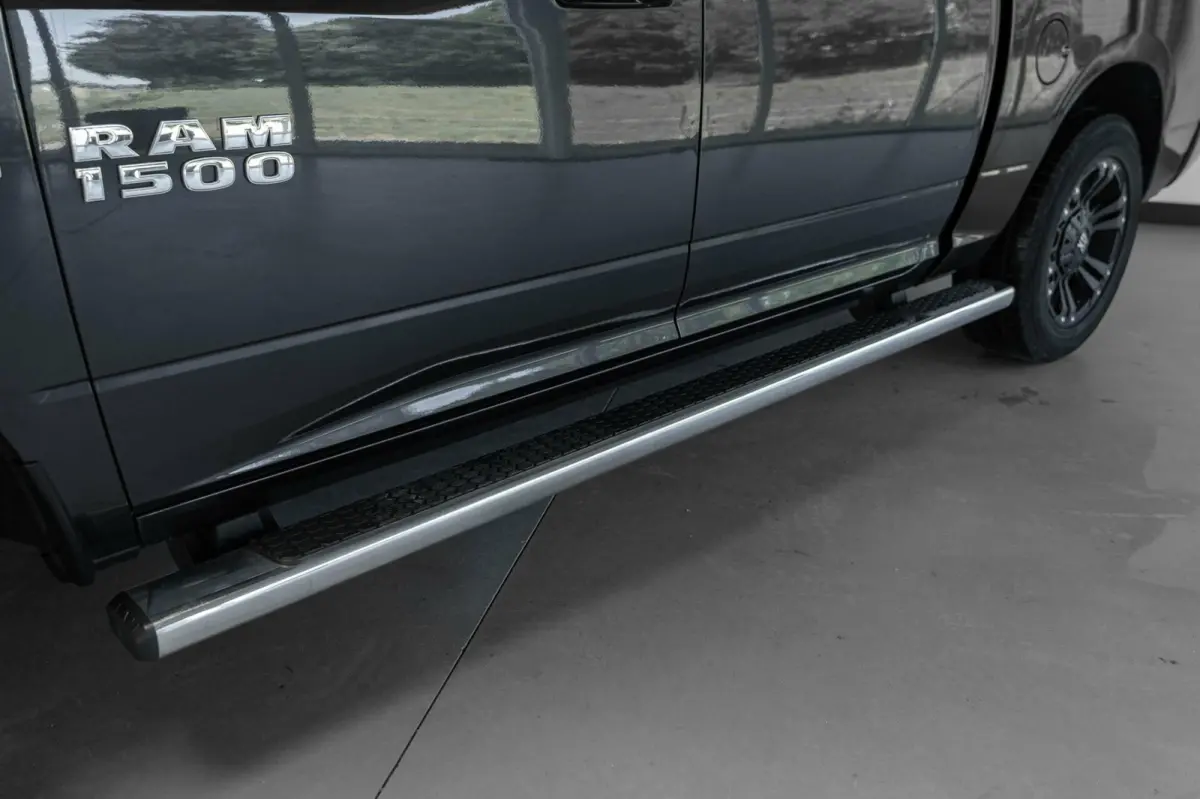 1500 4X4 5.7 V8 4x4 Quad Cab 6'4 Pano Stoelverk.