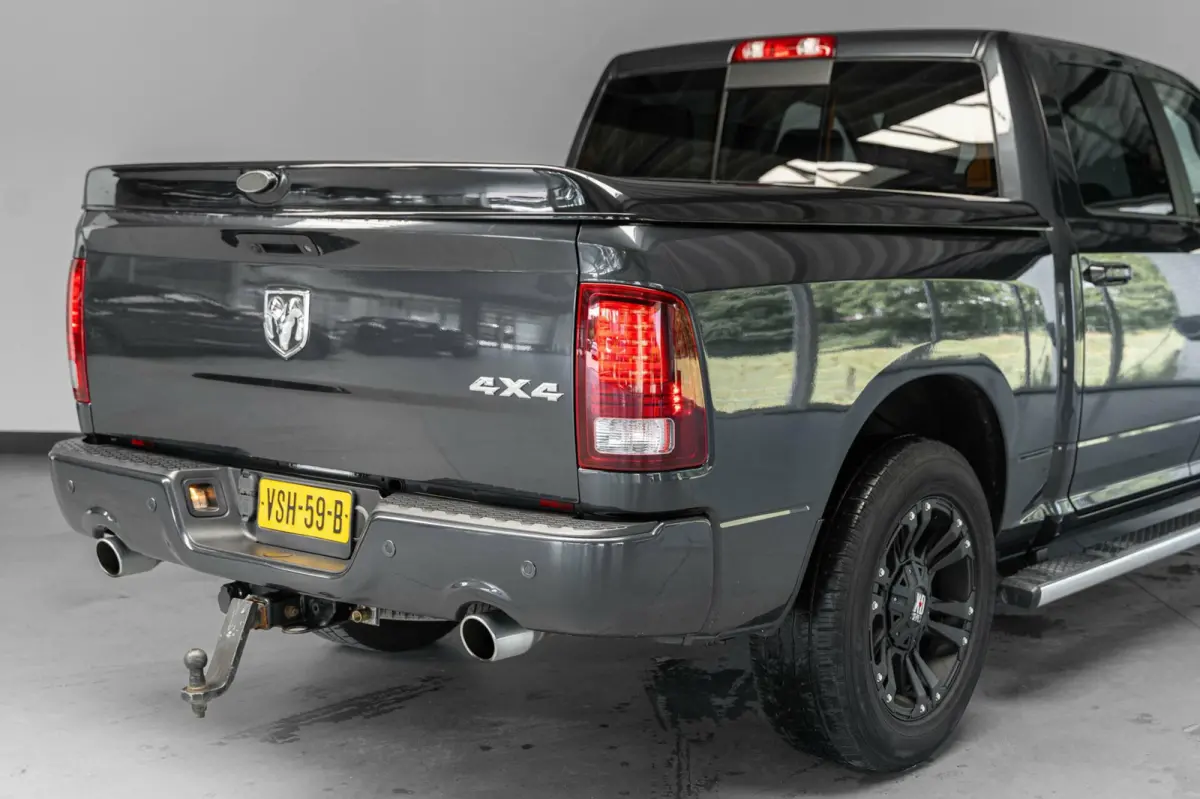 1500 4X4 5.7 V8 4x4 Quad Cab 6'4 Pano Stoelverk.