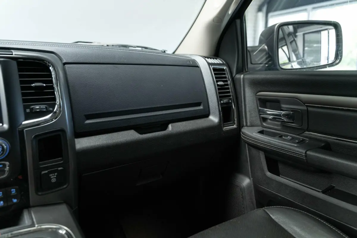 1500 4X4 5.7 V8 4x4 Quad Cab 6'4 Pano Stoelverk.