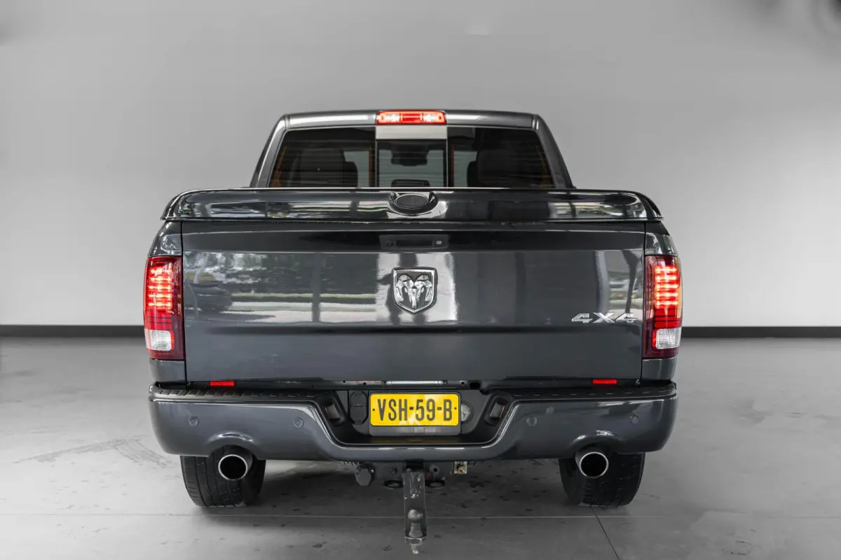 1500 4X4 5.7 V8 4x4 Quad Cab 6'4 Pano Stoelverk.