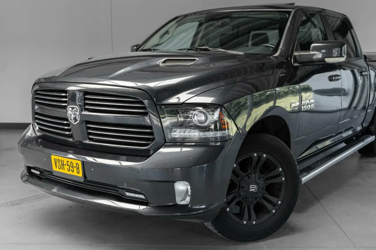 1500 4X4 5.7 V8 4x4 Quad Cab 6'4 Pano Stoelverk.