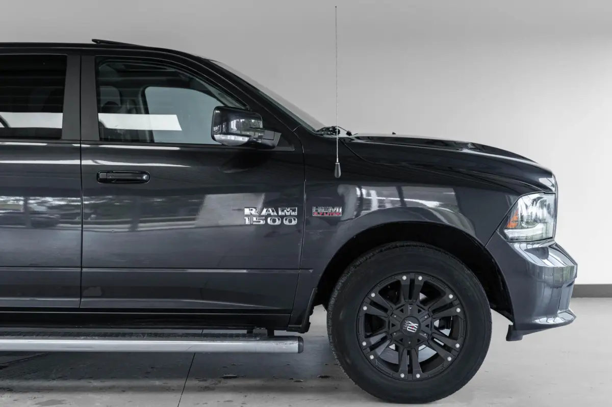 1500 4X4 5.7 V8 4x4 Quad Cab 6'4 Pano Stoelverk.