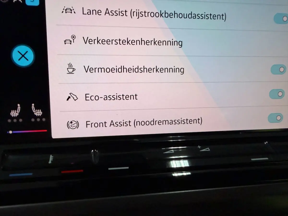 1.4 eHybrid 6P NAVI/LED/DAB/CARPLAY/CAM/ECC/PDC/CRUISE///
