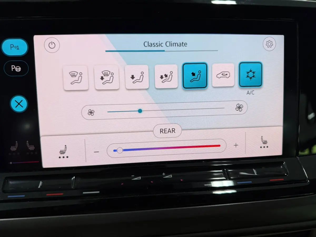 1.4 eHybrid 6P NAVI/LED/DAB/CARPLAY/CAM/ECC/PDC/CRUISE///