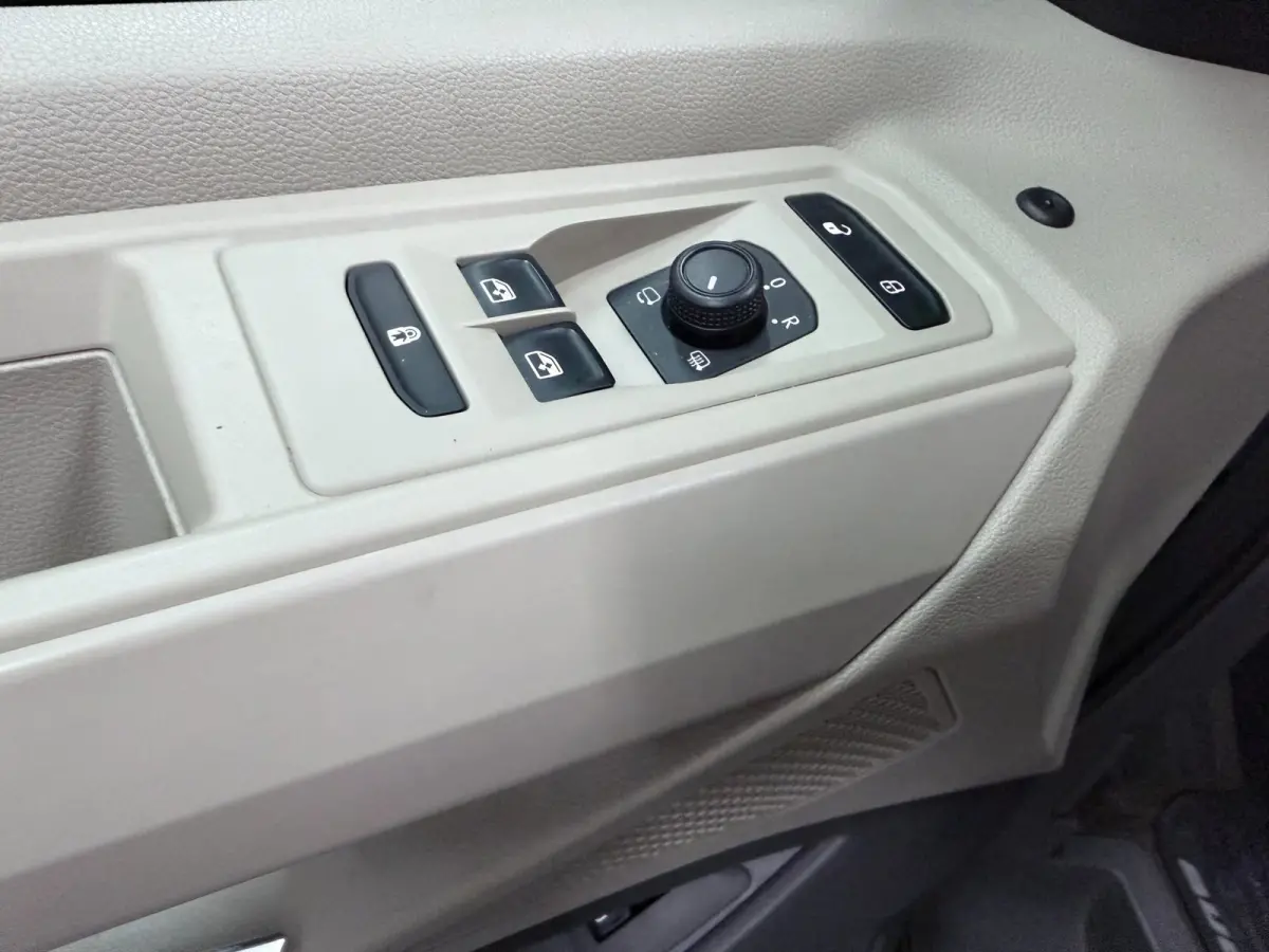 1.4 eHybrid 6P NAVI/LED/DAB/CARPLAY/CAM/ECC/PDC/CRUISE///