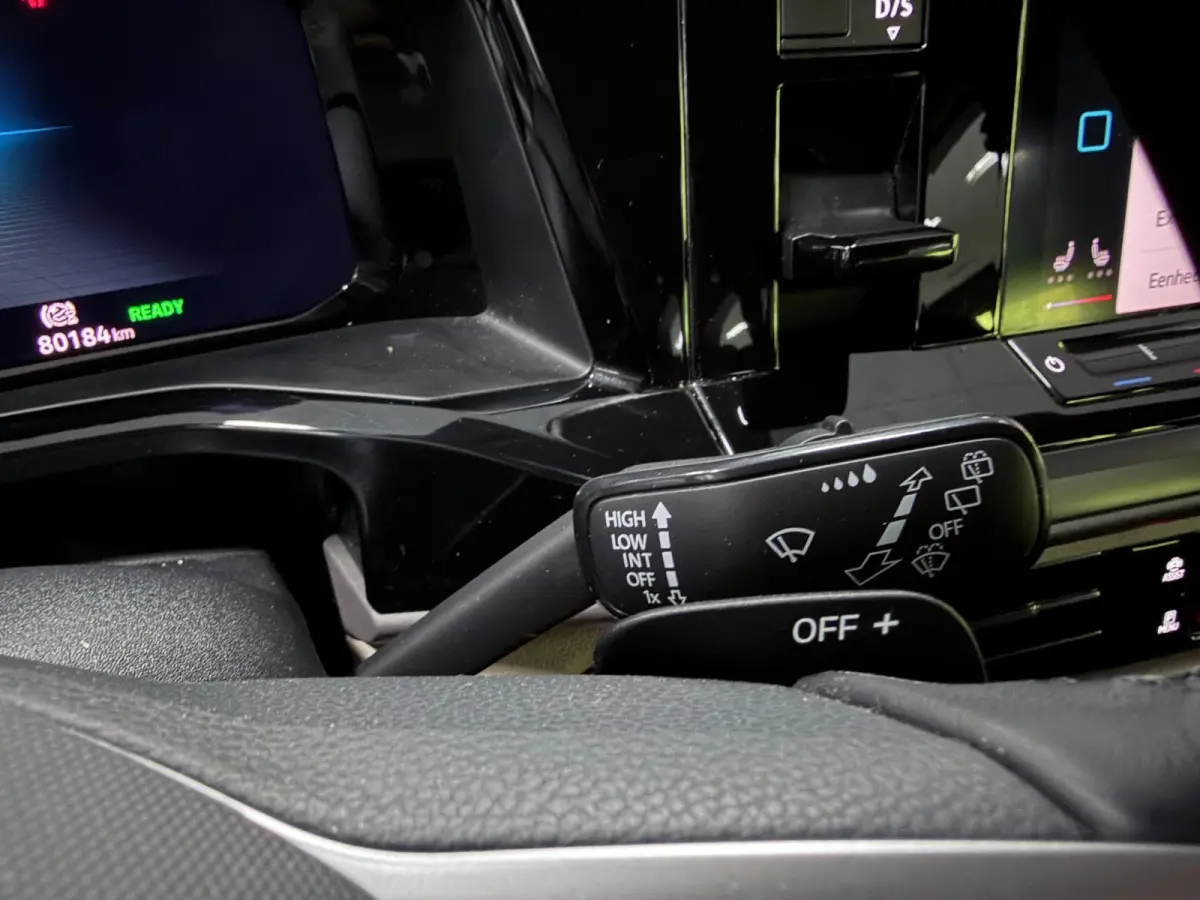 1.4 eHybrid 6P NAVI/LED/DAB/CARPLAY/CAM/ECC/PDC/CRUISE///