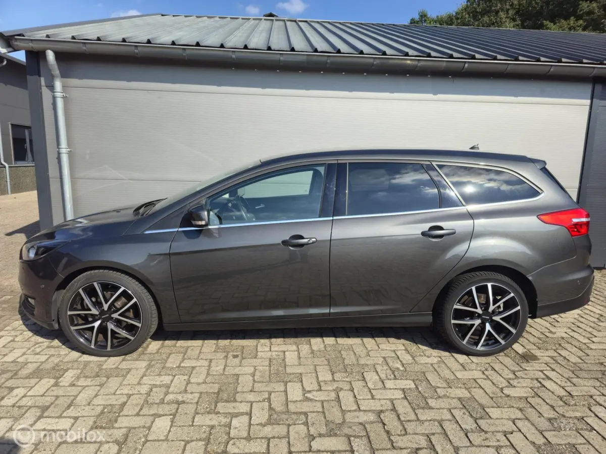 1.0 EcoBoost Titanium Business